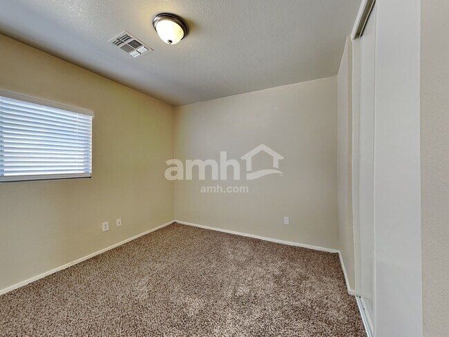 Building Photo - 10778 W Louise Dr