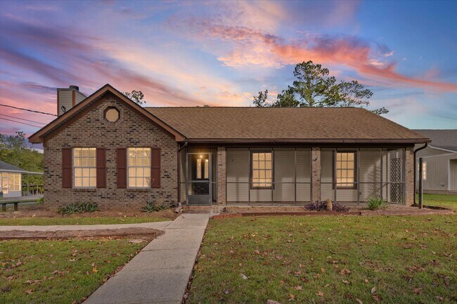 Primary Photo - Charming Fairhope Home for Rent – Convenient Location & Great Outdoor Space!