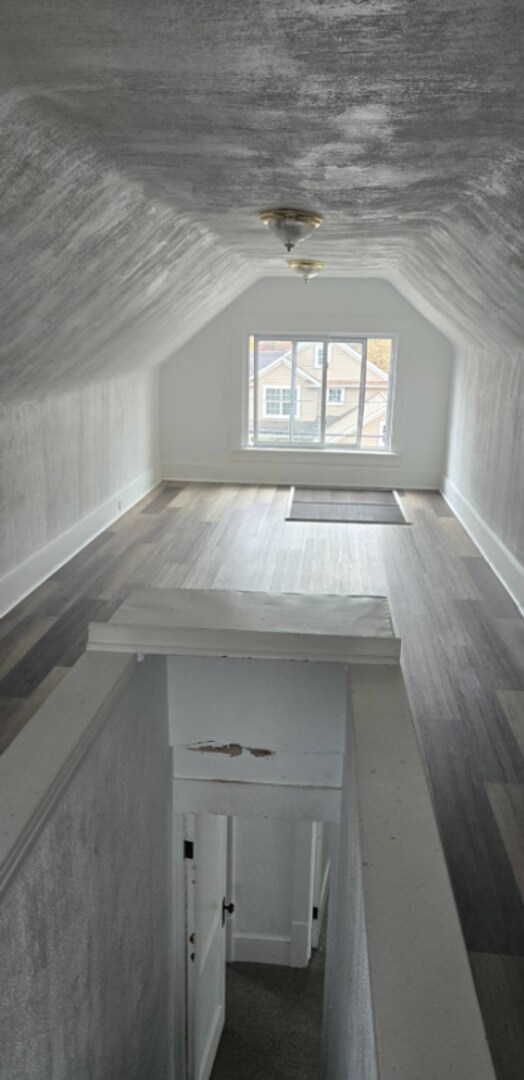 Building Photo - Charming 4-Bedroom Property in Prime Location