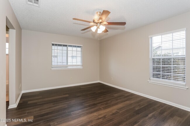 Building Photo - 9539 Glenn Abbey Way
