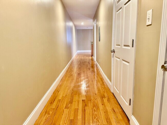 Building Photo - 72 Egmont St