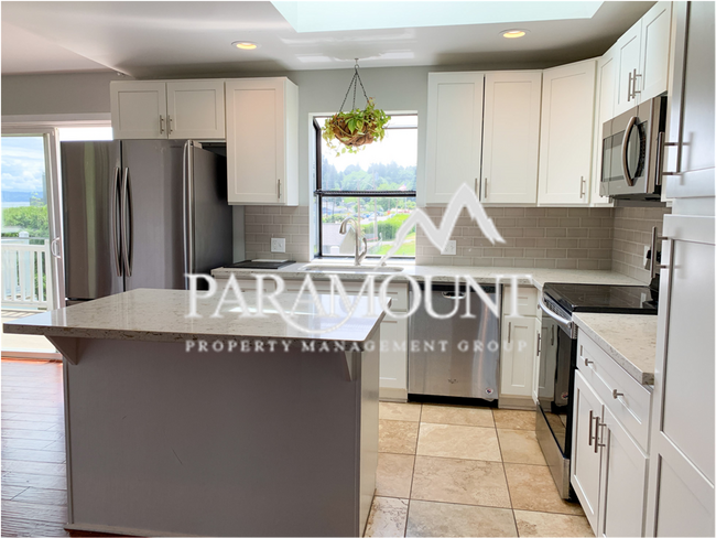 Building Photo - Magnificent Seattle/Water Views in Manches...