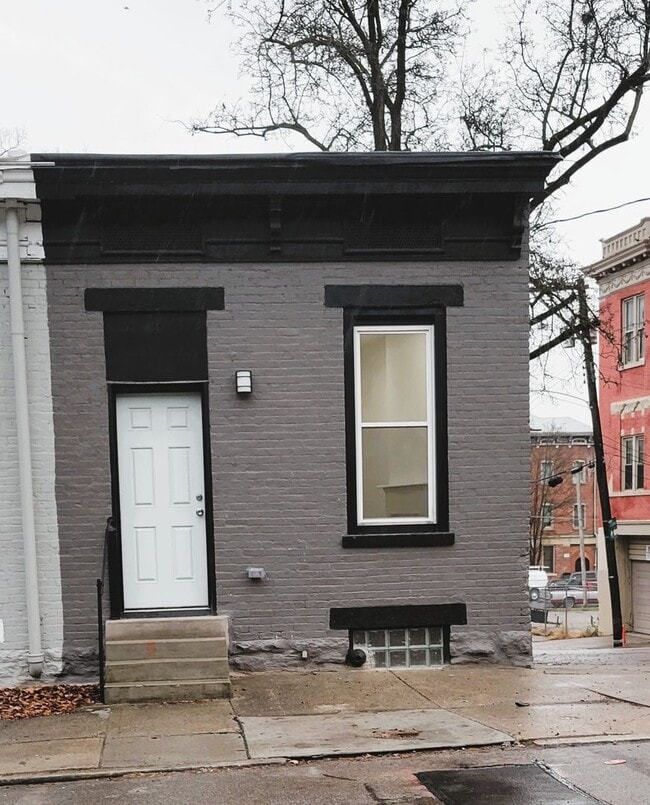 Building Photo - Be the First!  Beautifully renovated townhouse......