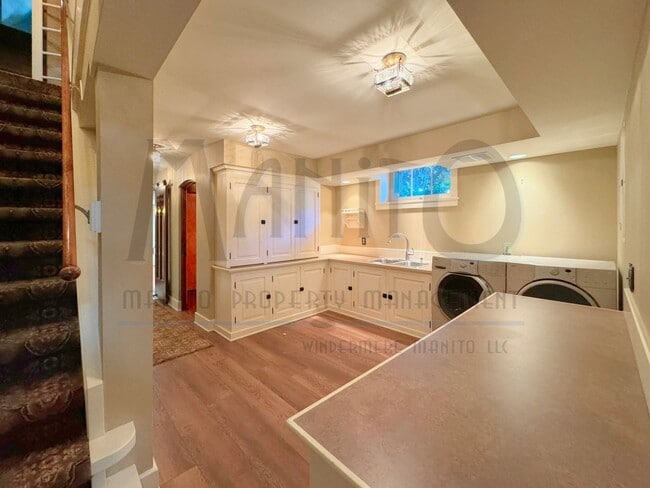 Building Photo - South Hill Swank