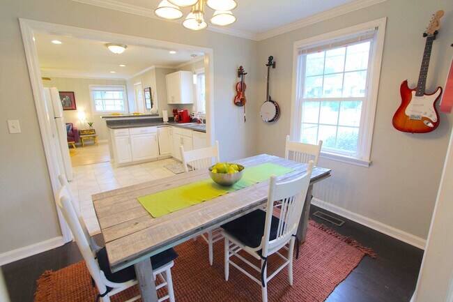 Building Photo - 2502 Woodyhill Dr