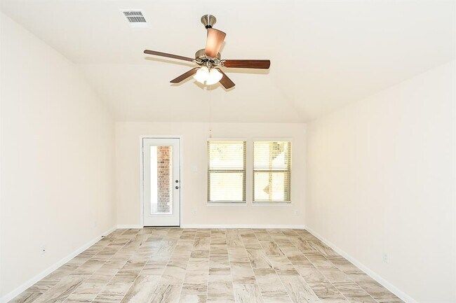 Building Photo - 23818 Willow Haven Dr