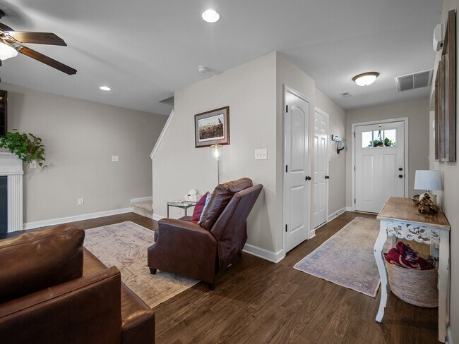 Building Photo - 219 Breakwater Dr