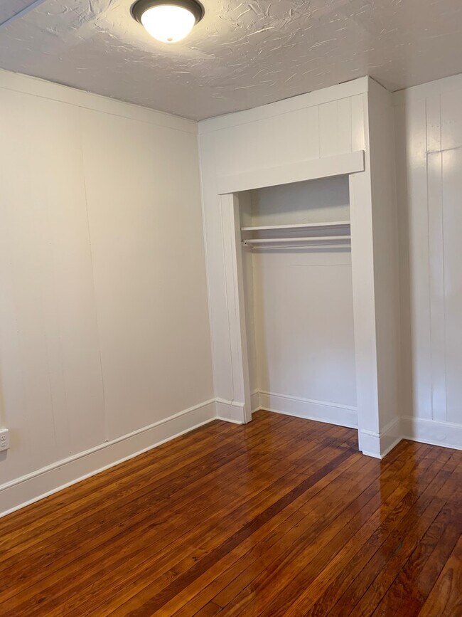 Building Photo - Fully Renovated Spacious 4 Bedroom 1.5 Bath House, Garage-York City SD