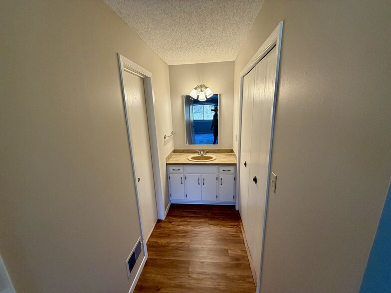 Building Photo - 8856 Jasmine Ln