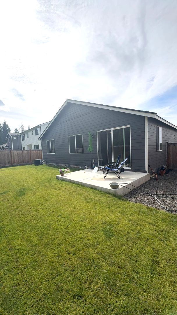 Building Photo - 833 E Burdock Lp