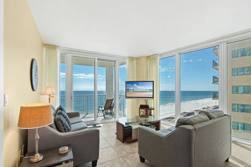 Building Photo - 521 W Beach Blvd