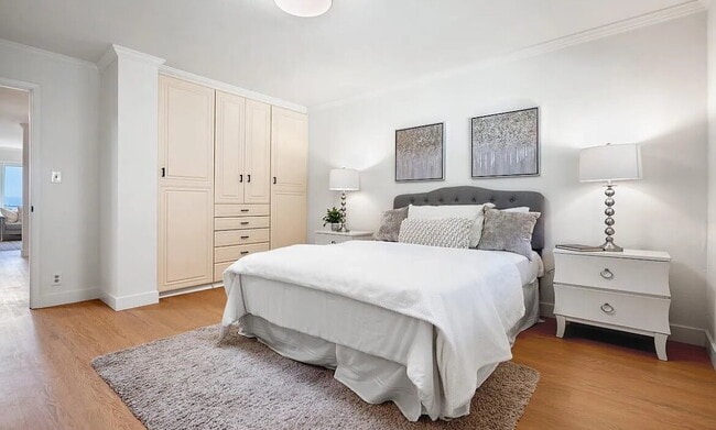 Building Photo - Discover the charm of this beautifully upd...