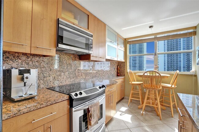Building Photo - 1833 S Ocean Dr
