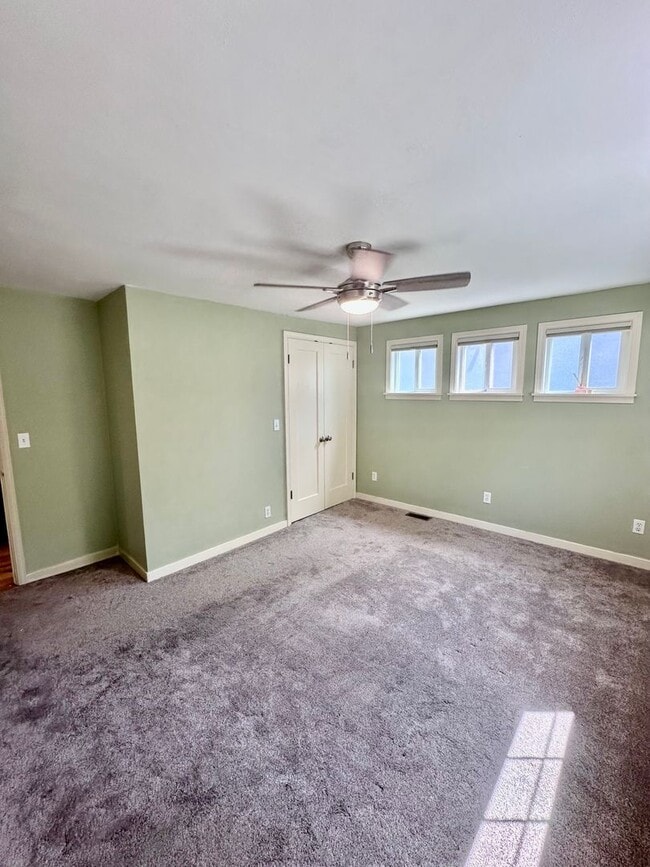 Building Photo - 2302 NE 94th St