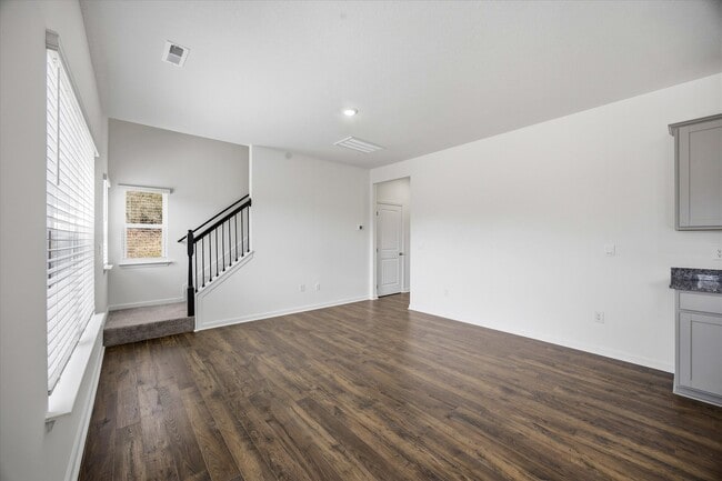 Building Photo - 702 Saulsbury Ln