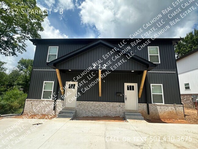 Primary Photo - 212 S Park St
