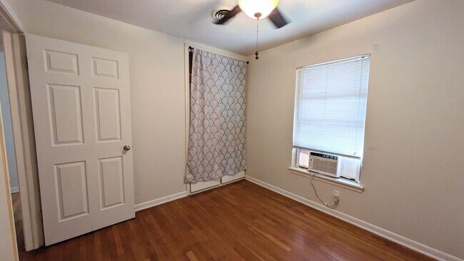 Building Photo - 1110 Sumner Dr
