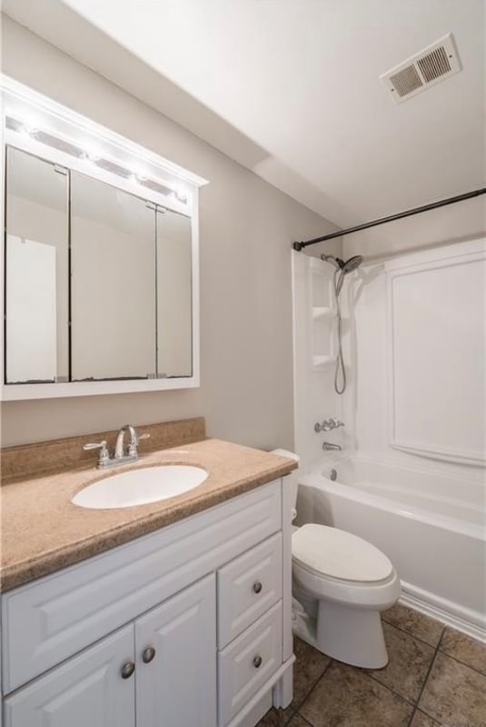 Building Photo - 1408 Long Island Ct