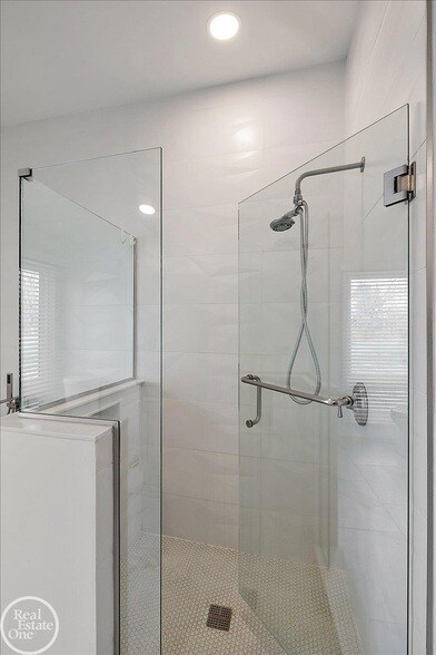 Building Photo - 1765 E Predmore Rd