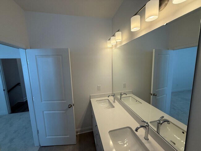Building Photo - Brand New Townhome in the heart of Ballant...