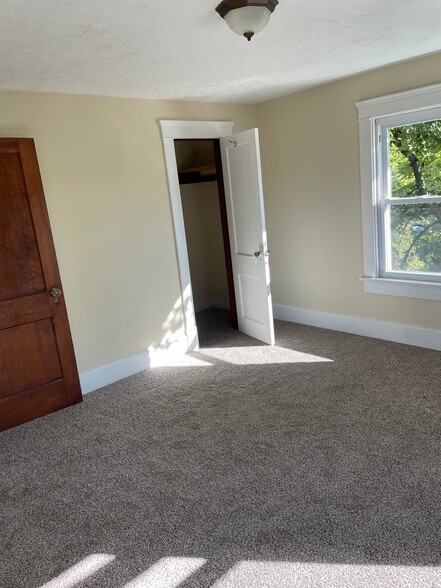 Building Photo - 206 Wales Rd NE