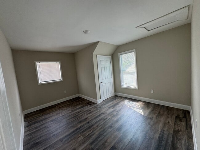 Building Photo - 1210 E Whittier St
