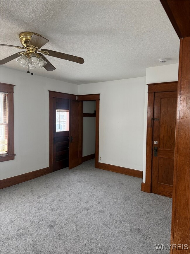 Building Photo - 84 W Hazeltine Ave