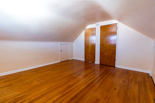 Building Photo - 1316 E Highland St