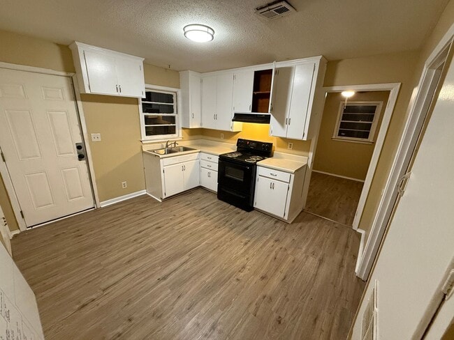 Building Photo - Charming 3 Bed/1.5 Bath Home in Montgomery, AL - $1325/mo