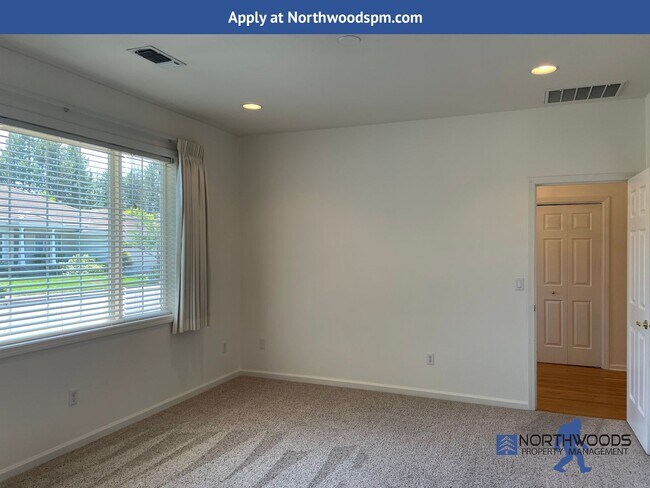 Building Photo - Beautiful 3 Bedroom 2 Bath Home Landscaping Included.