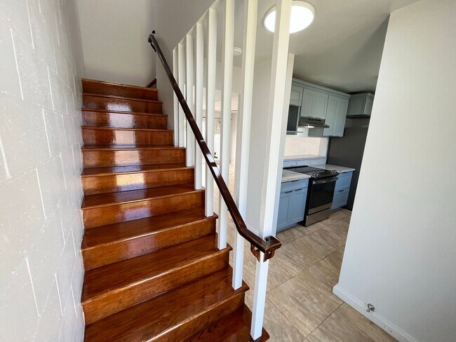 Building Photo - SECTION 8 OK! 2 level townhouse 3 Bedroom, 1 Bathroom Unit With 1 Parking Stall Available Now!