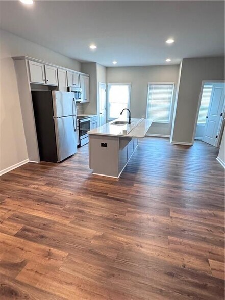 Building Photo - 3657 Princeton Ave