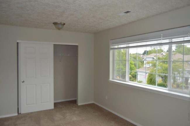 Building Photo - 14674 NW Blackthorne Ln