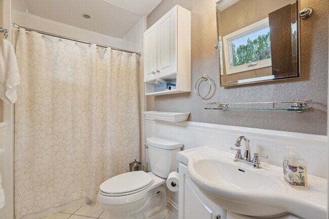 Building Photo - 1245 Michelle Ct