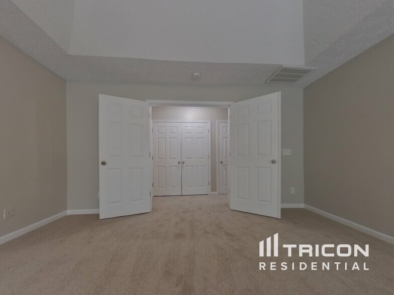 Building Photo - 207 Arbor Creek Dr