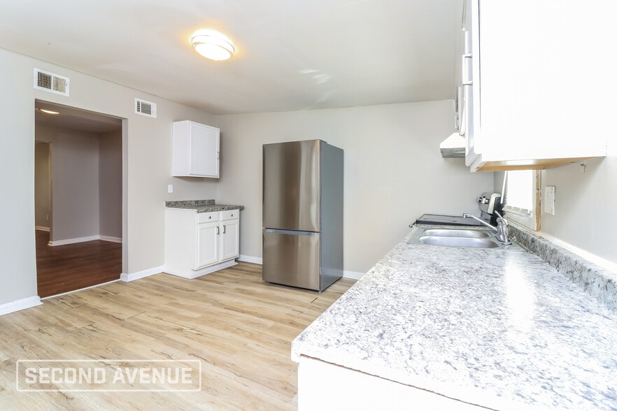 Building Photo - 1328 Eason St NW