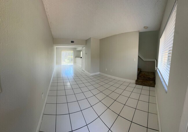 Building Photo - LARGE 3 BED/2.5 BA IN CORAL SPRINGS! Up to 3-Months Off!