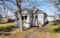 Building Photo - 121 Oak St