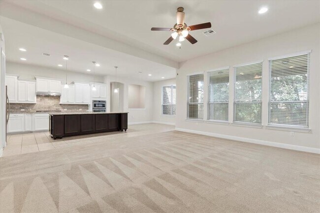 Building Photo - 10112 Lavon Bend