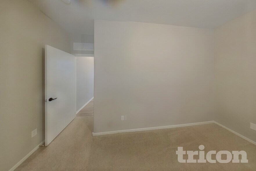Building Photo - 40086 W Bonneau St