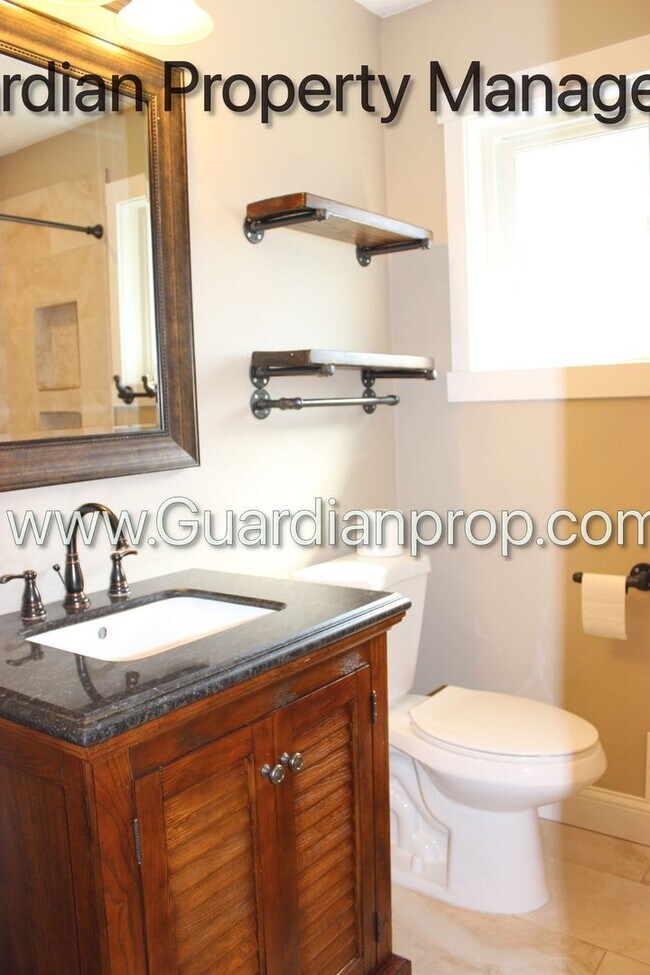 Building Photo - Renovated Side By Side Town Home, 2 Full baths, 2 Full Garage Spaces, Video Walk Through