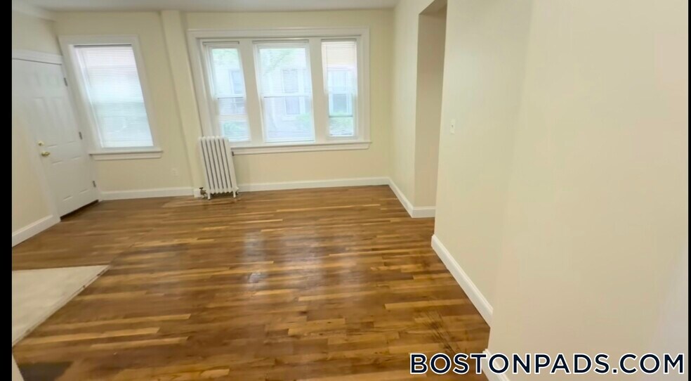 Building Photo - 244 Kelton St