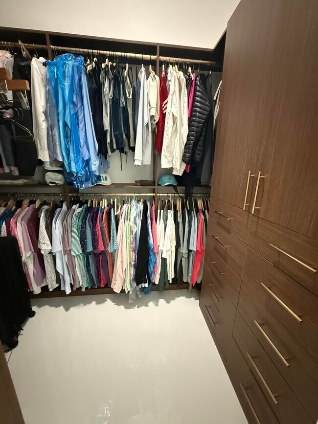 Building Photo - 17311 Bermuda Village Dr