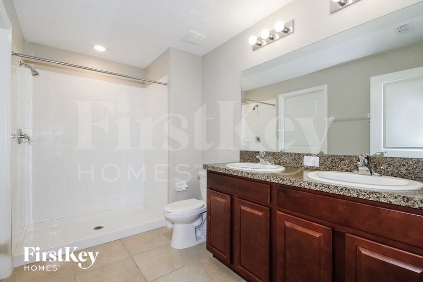 Building Photo - 9637 Sage Creek Dr