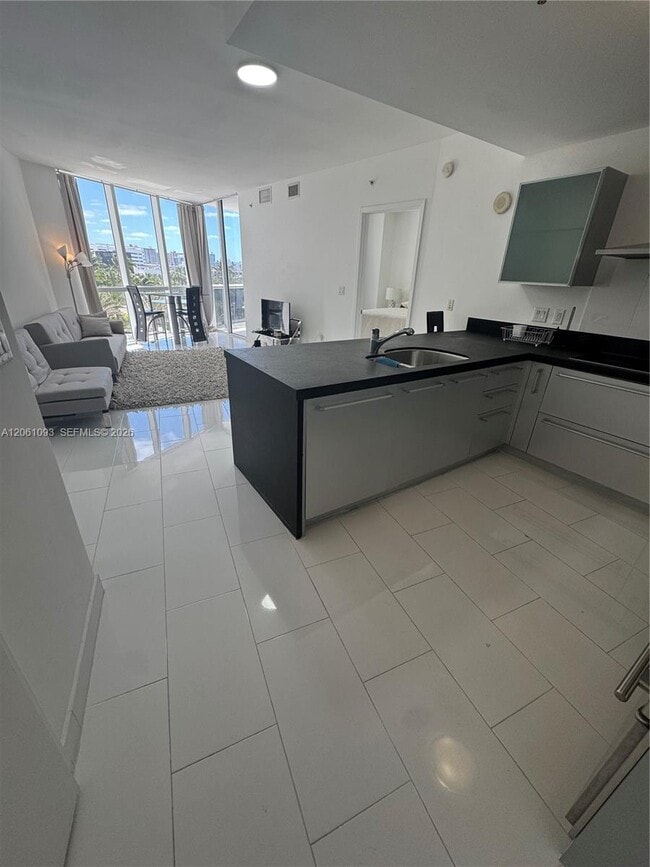 Building Photo - 18201 Collins Ave