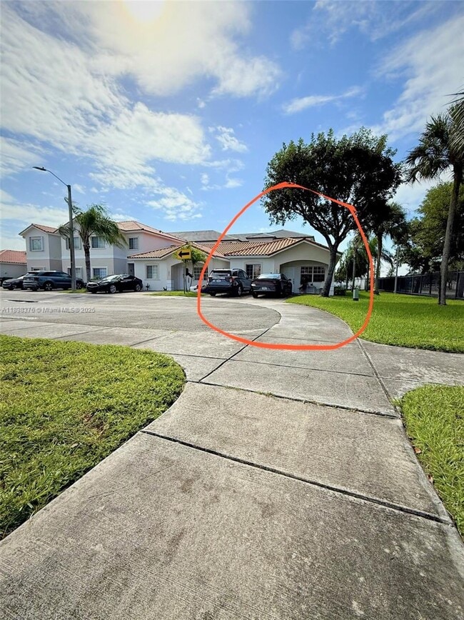 Building Photo - 10984 SW 182nd Ln