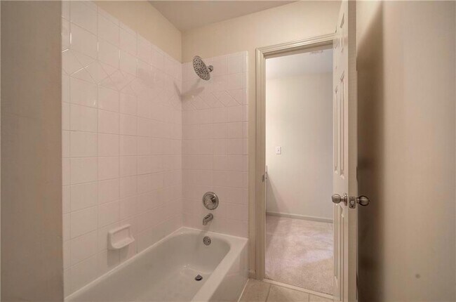 Building Photo - 2320 Starr Lake Dr NW