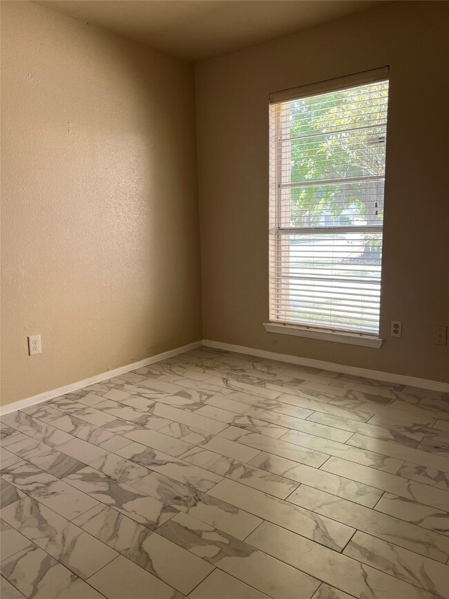 Building Photo - 2503 Ravenwind Rd