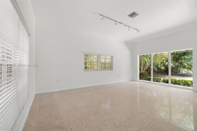 Building Photo - 564 Golden Beach Dr