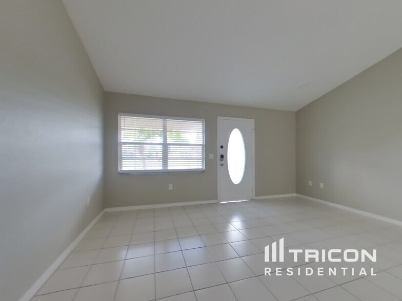 Building Photo - 25346 Palisade Rd